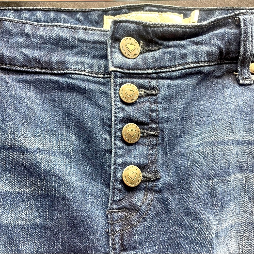 Torrid Dark Wash Lace Up Side High Waisted Jean Shorts Sz 20 - Picture 6 of 7